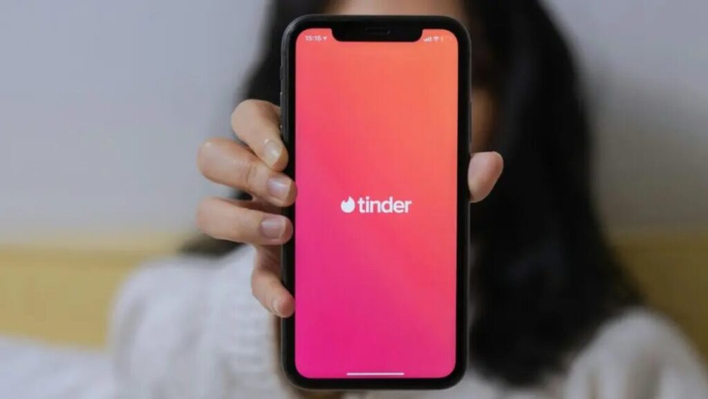 Say Goodbye to Fake Tinder Profiles: California Just Implemented Face Check to Verify Who’s Really Behind the Screen! 2 Tinder