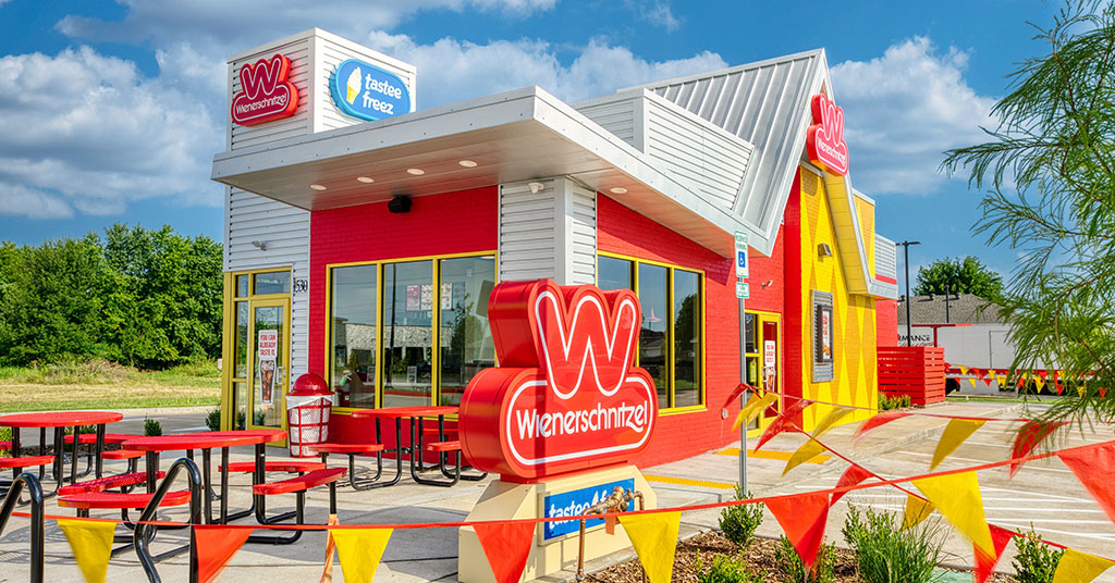 Walmart and Wienerschnitzel’s Shocking Partnership Will Transform Fast Food in Stores—Here’s What U.S. Consumers Can Expect! 2 Wienerschnitzel Store